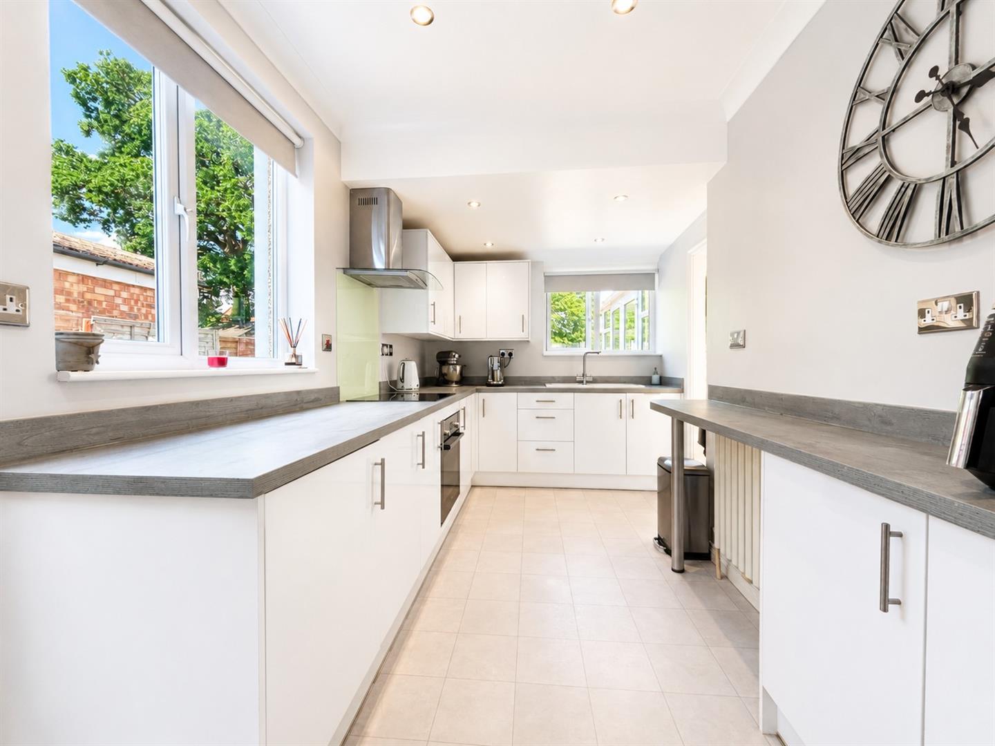3 bed property in Foster Road, Bedford